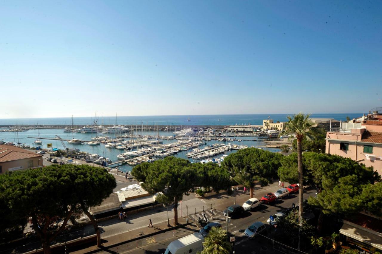 Appartamento Maison Du Port Vieux Sanremo Esterno foto
